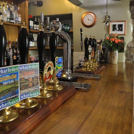 The Blue Bell Inn Кетълуел Екстериор снимка