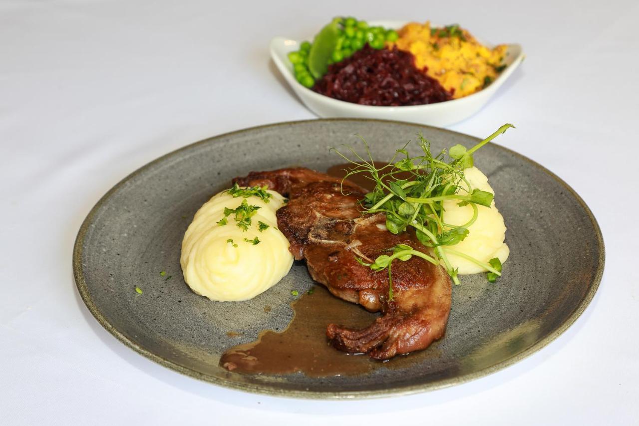 The Blue Bell Inn Кетълуел Екстериор снимка